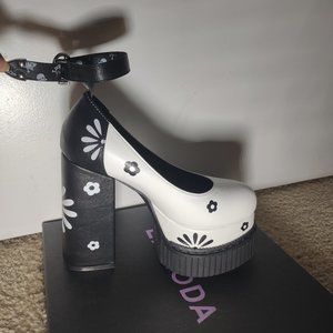 Flower Black and White Heels